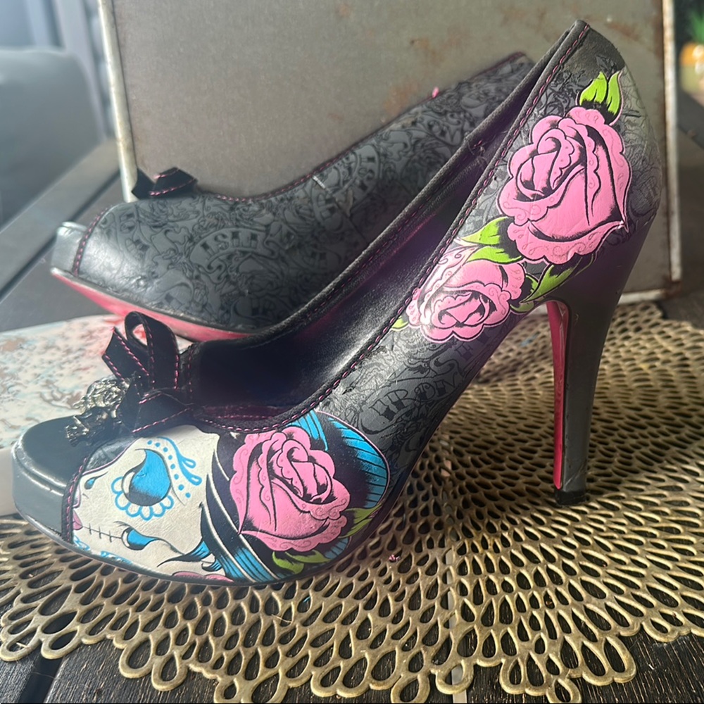 Skull Floral Patterned Women's Heel w/ charms